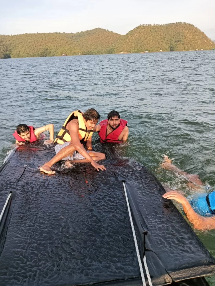 เช่ารถตู้พร้อมคนขับบางกะปิ