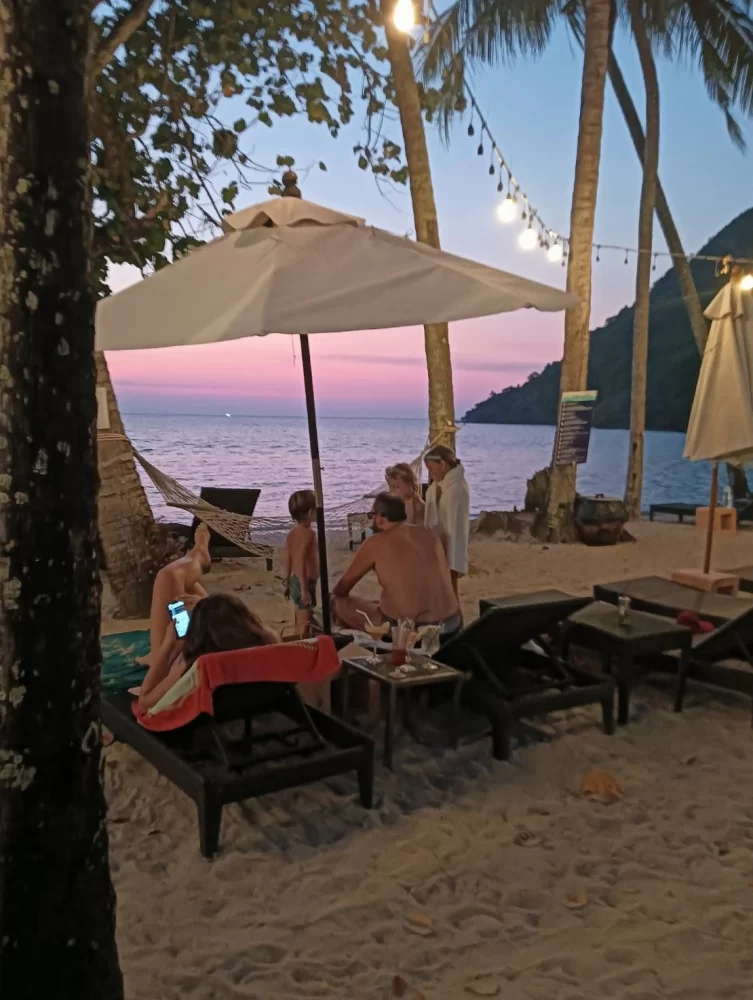 เช่ารถตู้พร้อมคนขับแหลมฉบัง